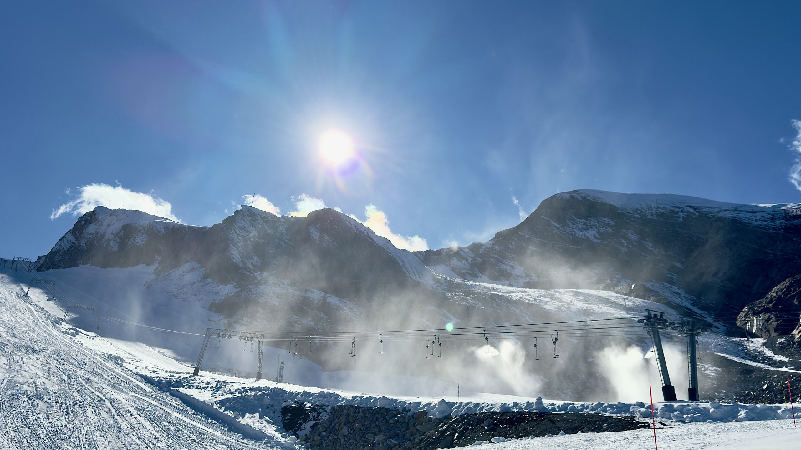 Chairlift on the Kitzsteinhorn glacier in the sun